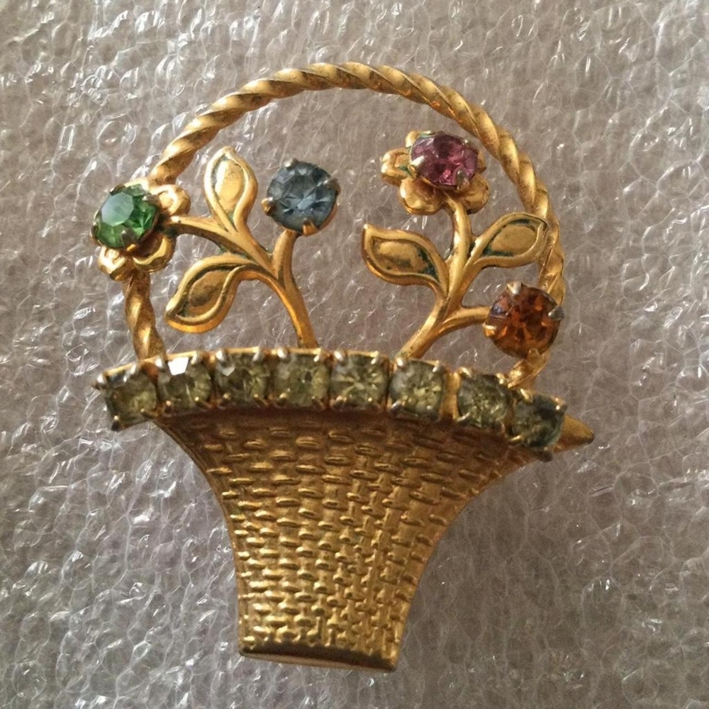 Vintage rhinestone flower basket pin